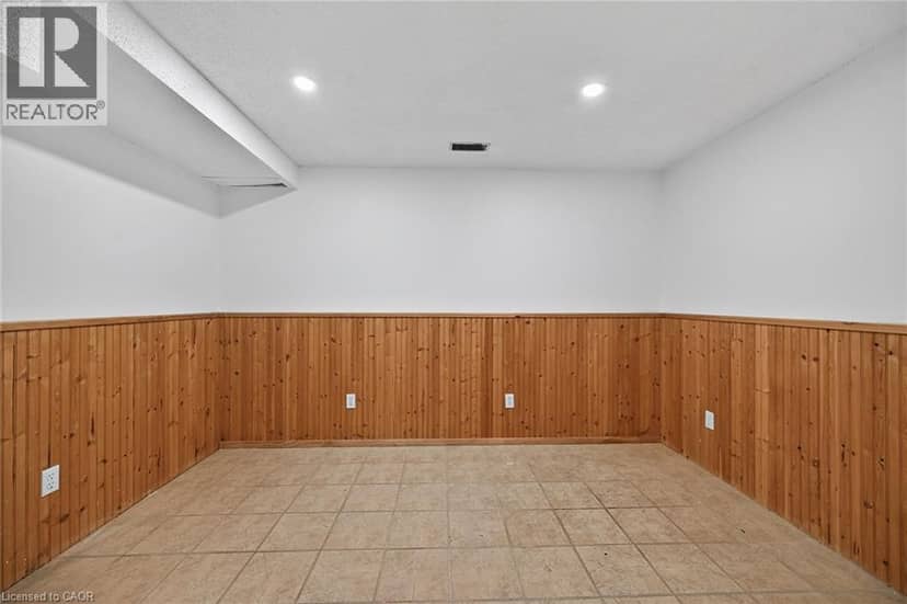 21 SPRINGGARDEN Crescent — photo 33 of 40