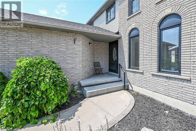 21 SPRINGGARDEN Crescent — photo 37 of 40