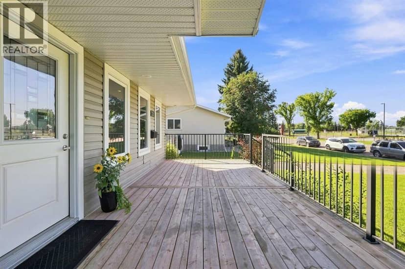 3237 55 Avenue, Red Deer, photo 2