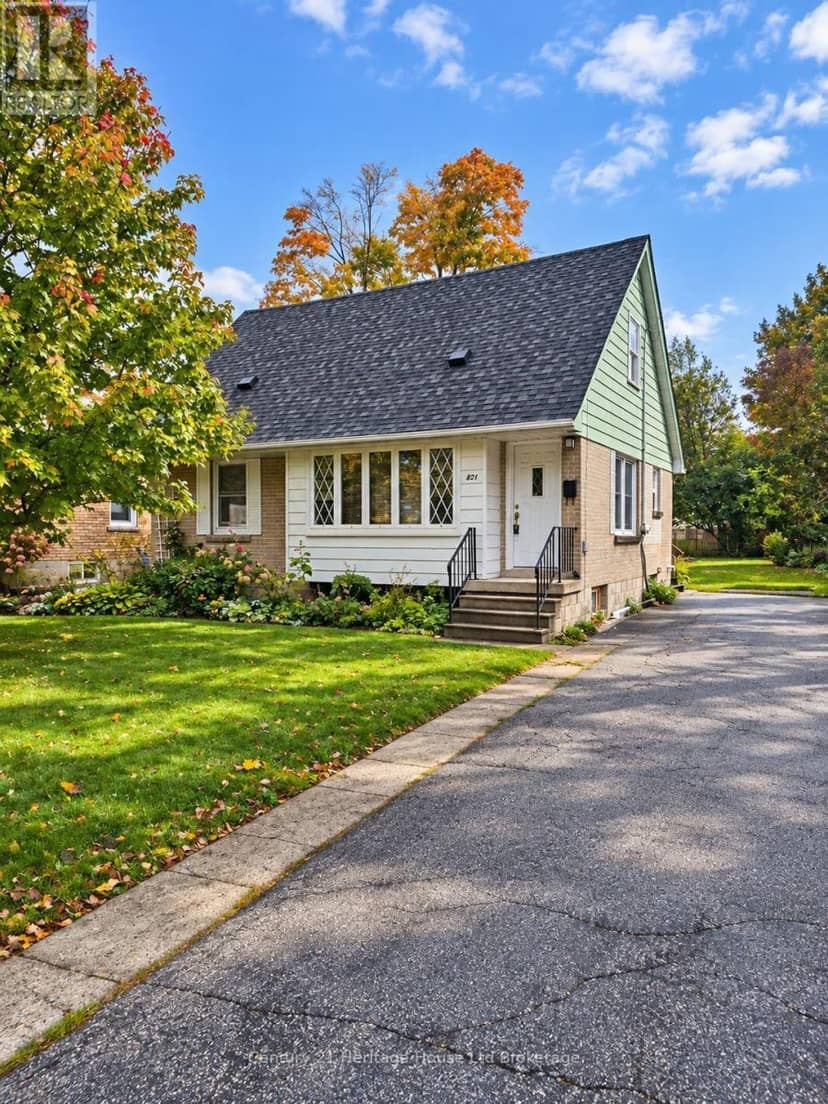 821 Wilton Crescent — photo 1 of 37