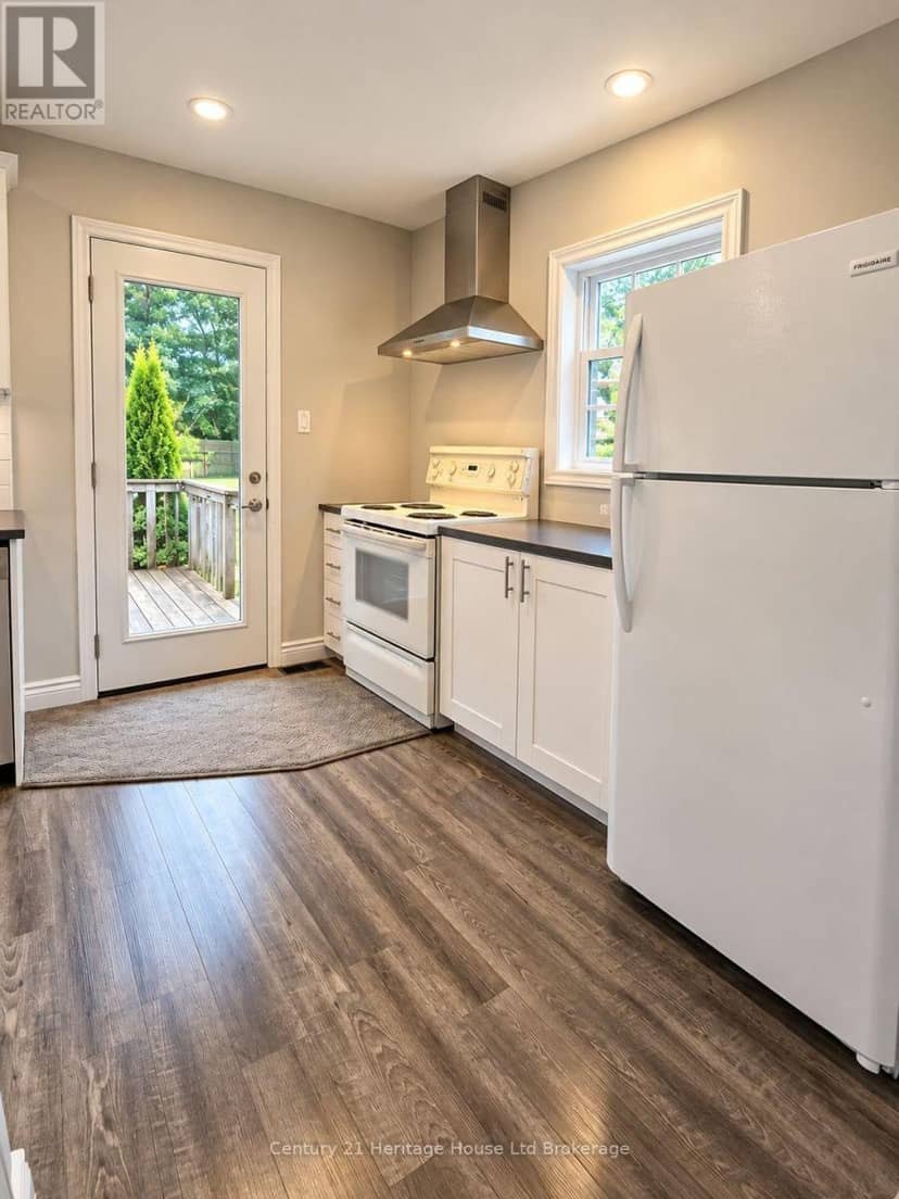 821 Wilton Crescent — photo 17 of 37