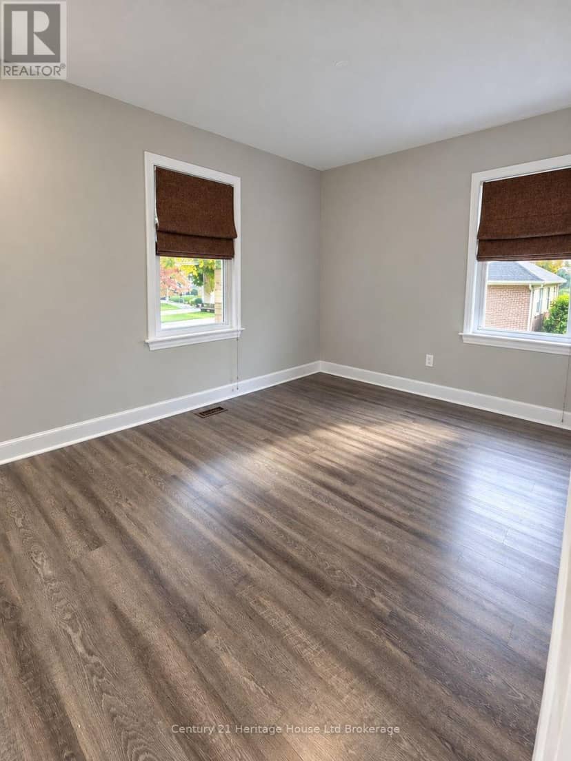 821 Wilton Crescent — photo 7 of 37