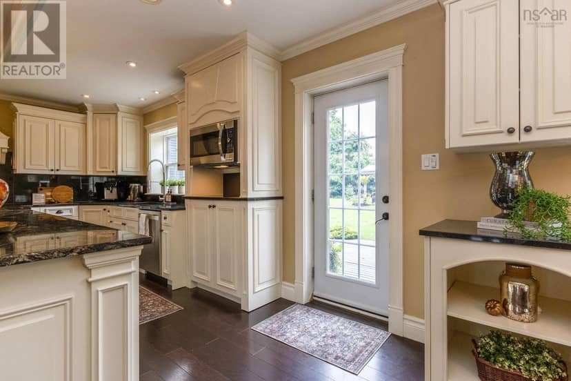 1563 Sarah Drive — photo 18 of 40