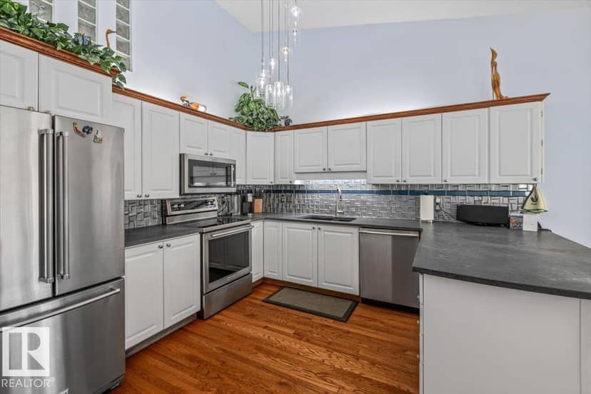 #10 85 Gervais Rd — photo 10 of 40