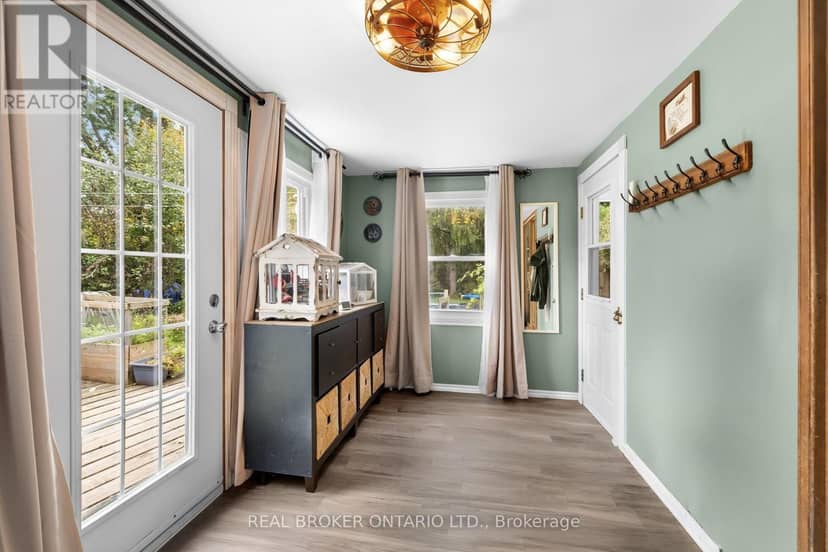 23 Louise Crescent — photo 13 of 36