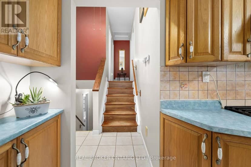 23 Louise Crescent — photo 14 of 36