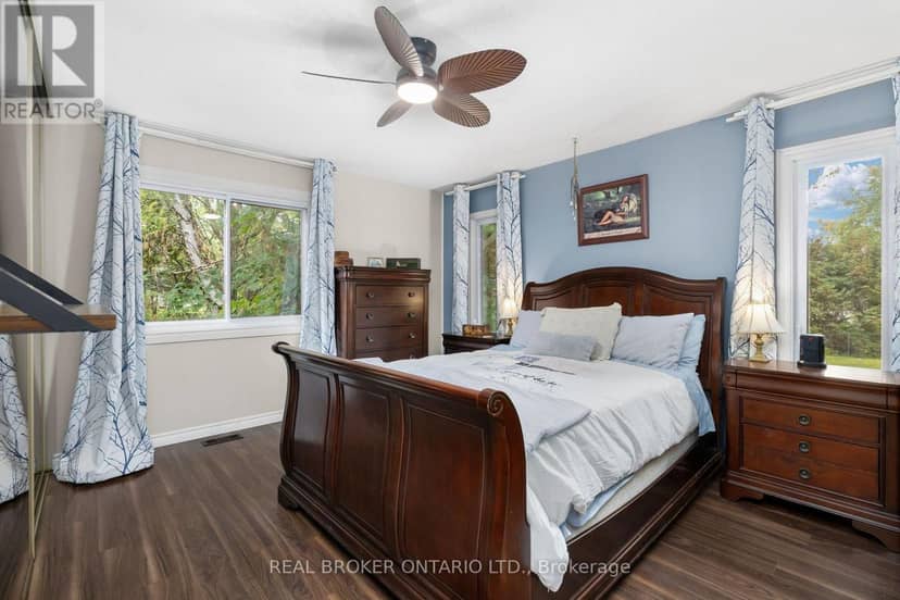 23 Louise Crescent — photo 15 of 36