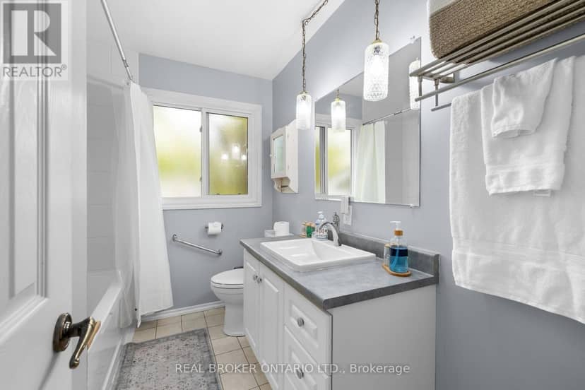 23 Louise Crescent — photo 17 of 36