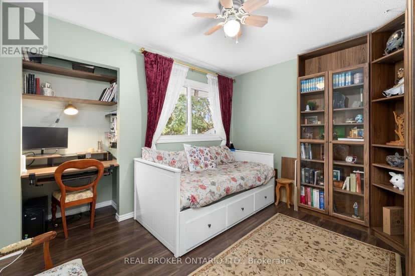 23 Louise Crescent — photo 18 of 36