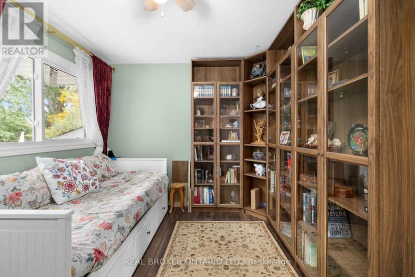 23 Louise Crescent — photo 19 of 36
