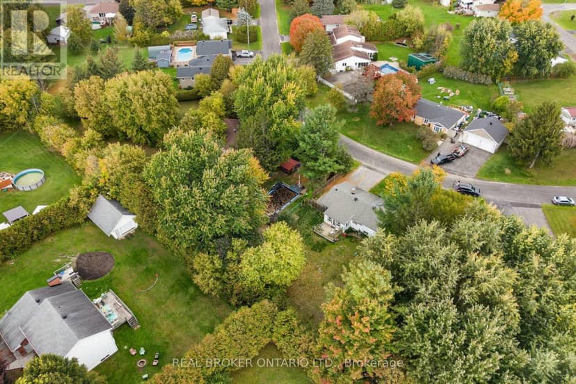 23 Louise Crescent — photo 2 of 36