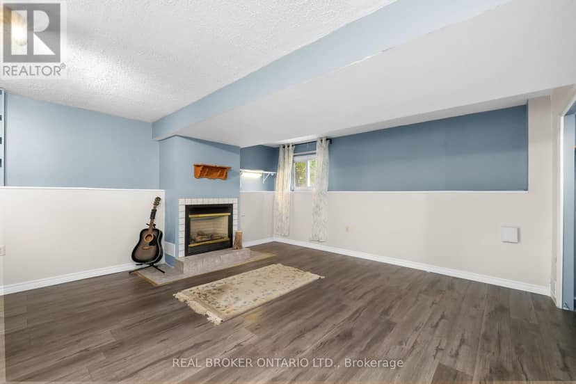 23 Louise Crescent — photo 21 of 36