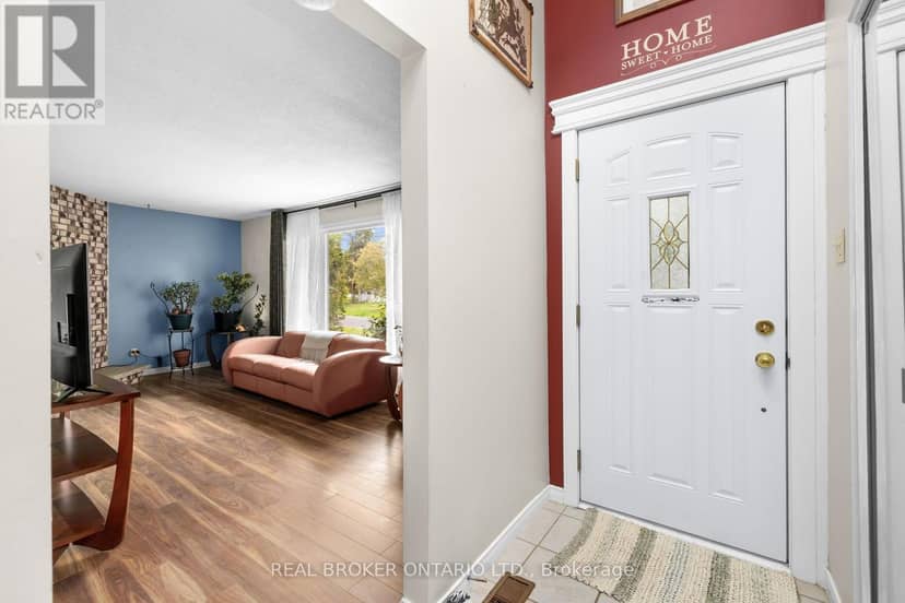 23 Louise Crescent — photo 3 of 36