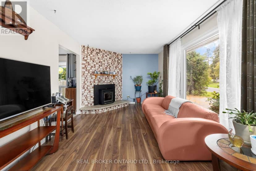 23 Louise Crescent — photo 4 of 36