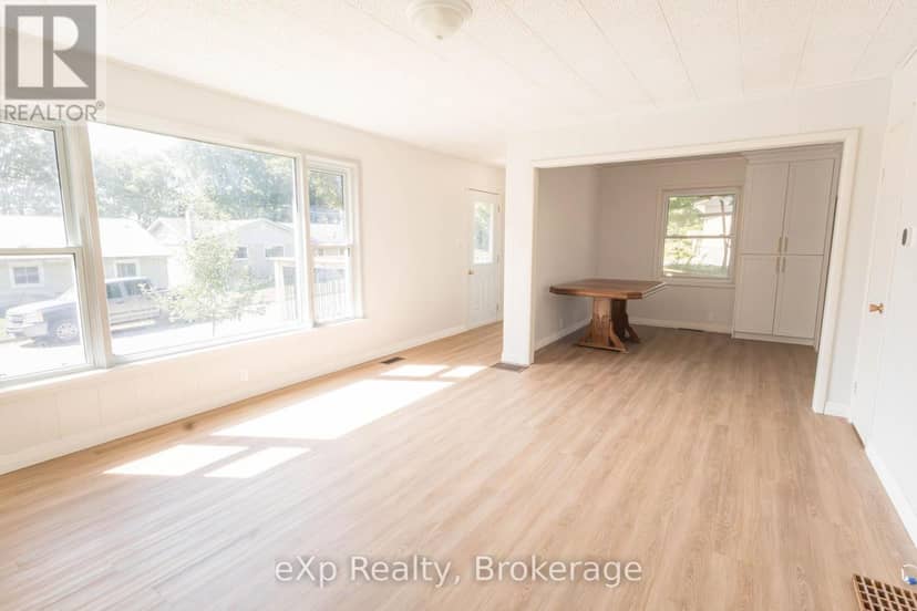 51 Wilson Street, Minto, photo 2