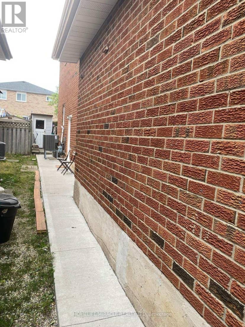 33 McGraw Avenue, Brampton, photo 3