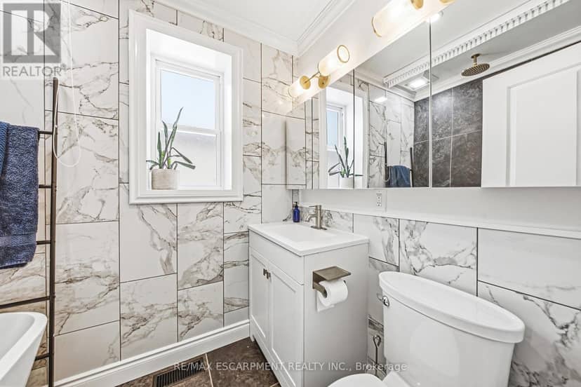 255 Weir Street N — photo 16 of 37