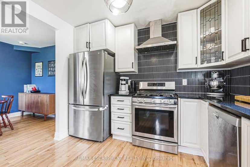 255 Weir Street N — photo 9 of 37