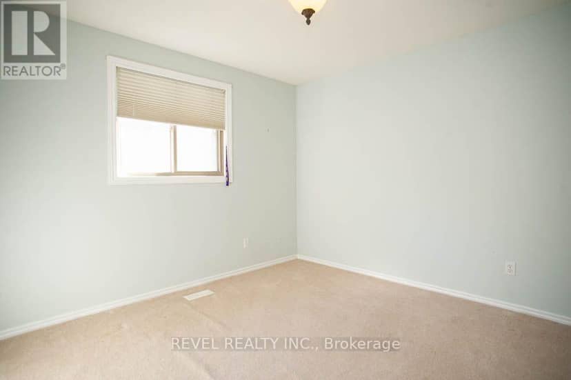 16 Bradbury Crescent — photo 16 of 37