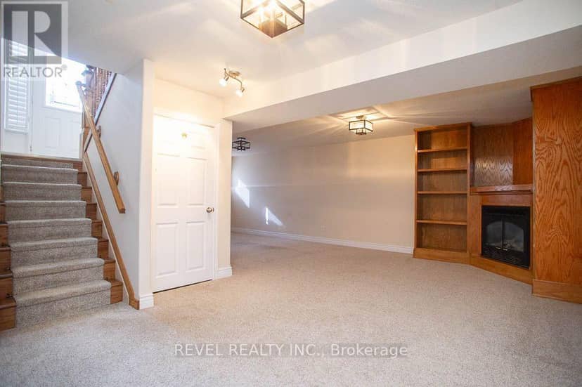 16 Bradbury Crescent — photo 19 of 37