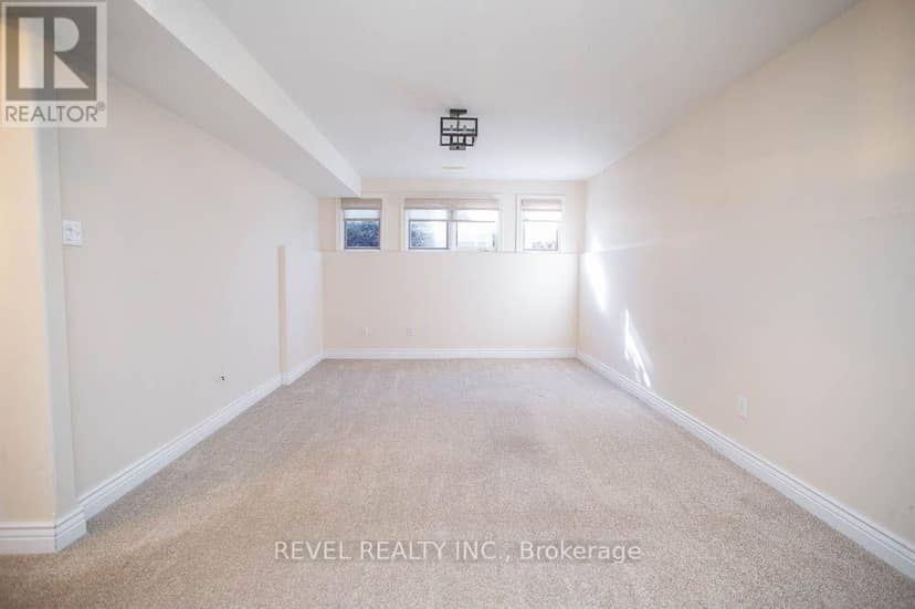 16 Bradbury Crescent — photo 20 of 37