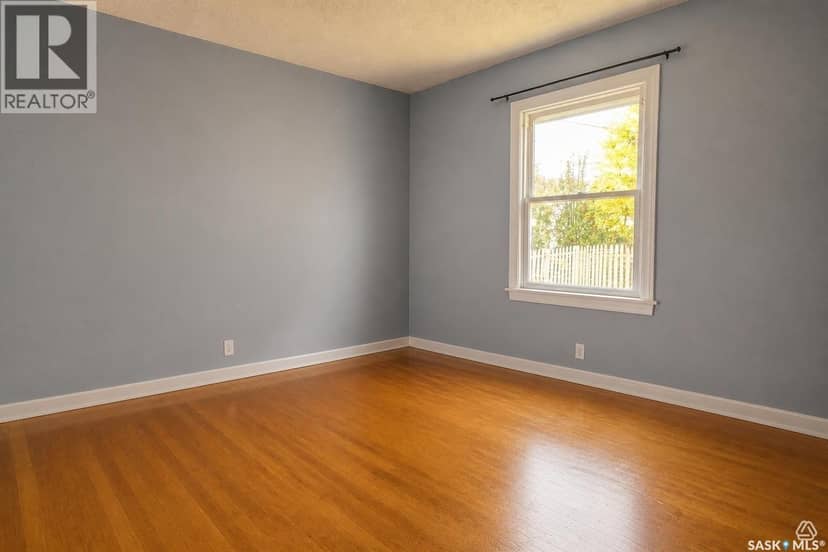660 3rd AVENUE NE — photo 10 of 27