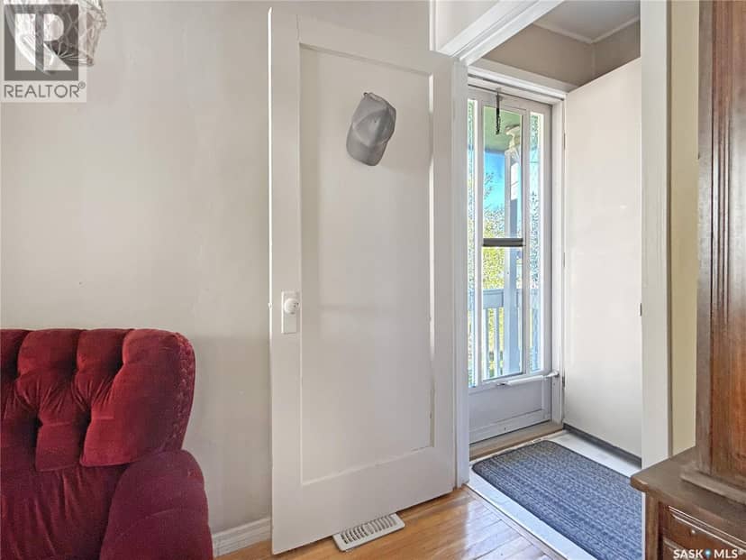 660 3rd AVENUE NE — photo 15 of 27
