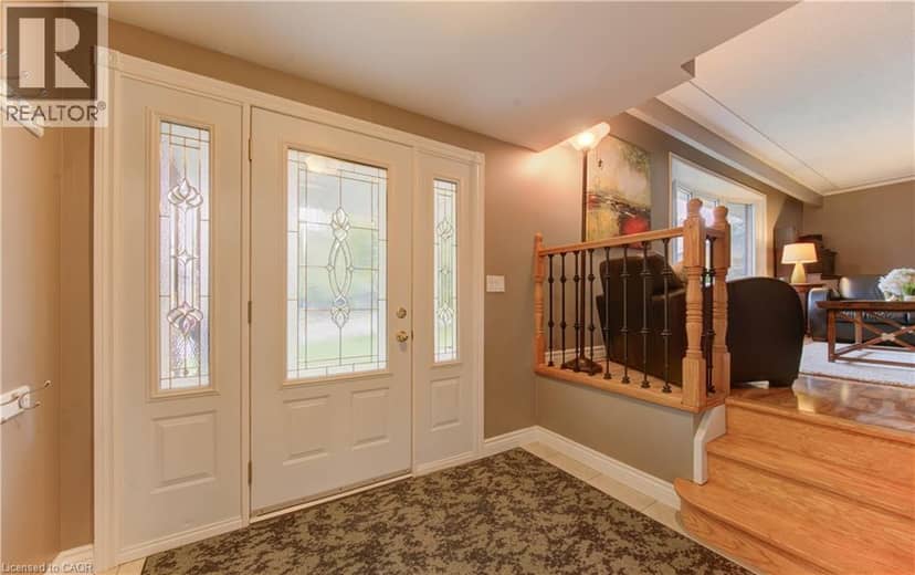 298 CREIGHTON Court, Waterloo, photo 3