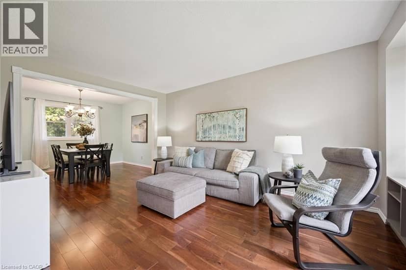 143 HILLBROOK Crescent — photo 5 of 40