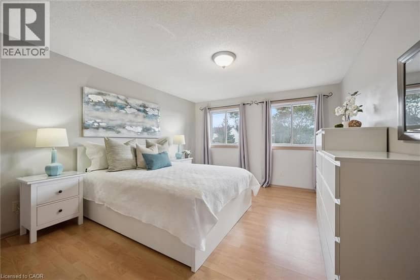 143 HILLBROOK Crescent — photo 15 of 40