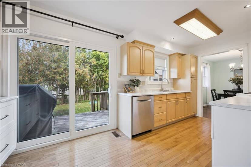 143 HILLBROOK Crescent — photo 9 of 40
