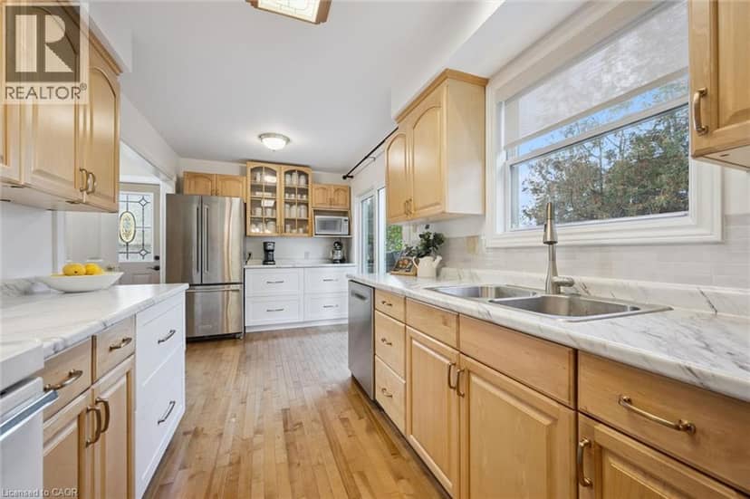 143 HILLBROOK Crescent — photo 12 of 40