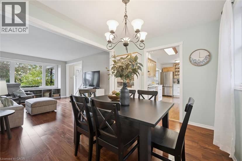 143 HILLBROOK Crescent — photo 8 of 40