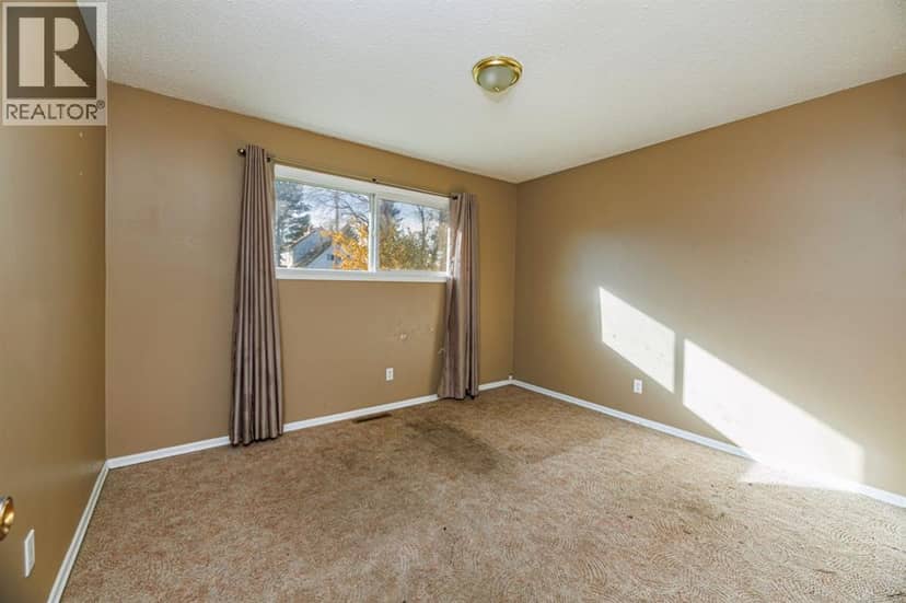 5015 46 Street — photo 21 of 32