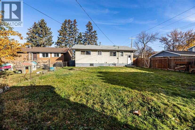 5015 46 Street — photo 9 of 32