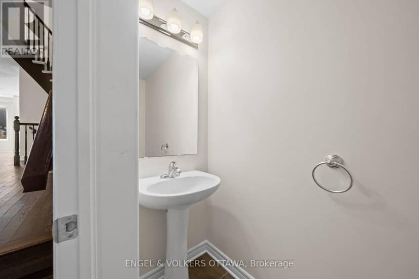 561 Petrichor Crescent — photo 3 of 19