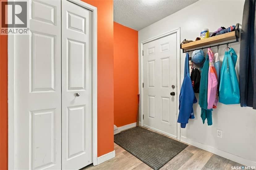 119 McCarthy BOULEVARD — photo 3 of 40
