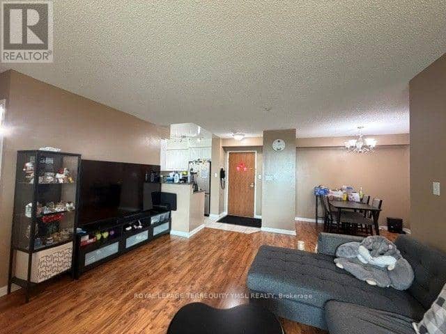 1809 - 23 Lorraine Drive — photo 9 of 21