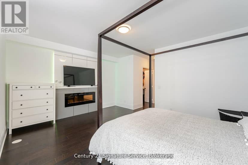 TH05 - 101 Erskine Avenue — photo 14 of 38