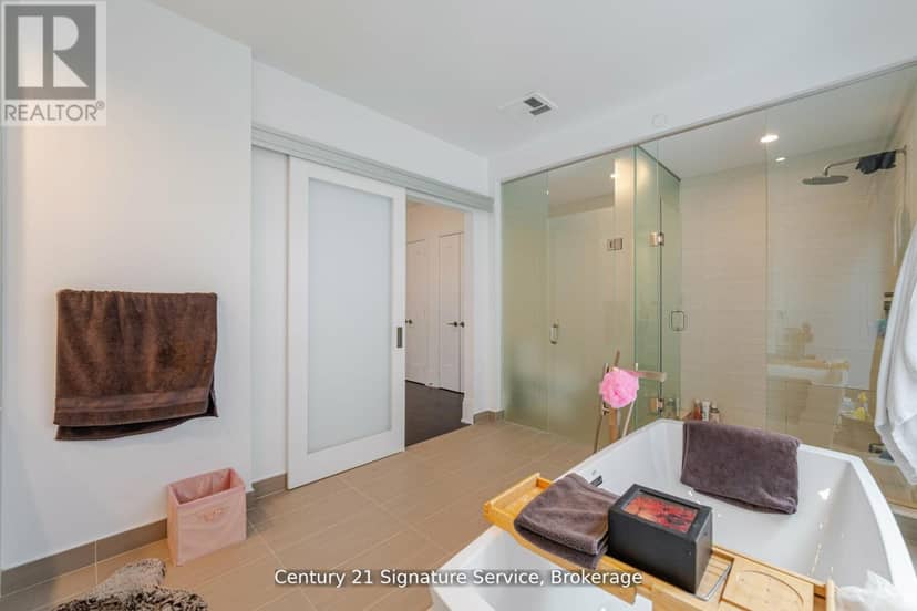TH05 - 101 Erskine Avenue — photo 16 of 38