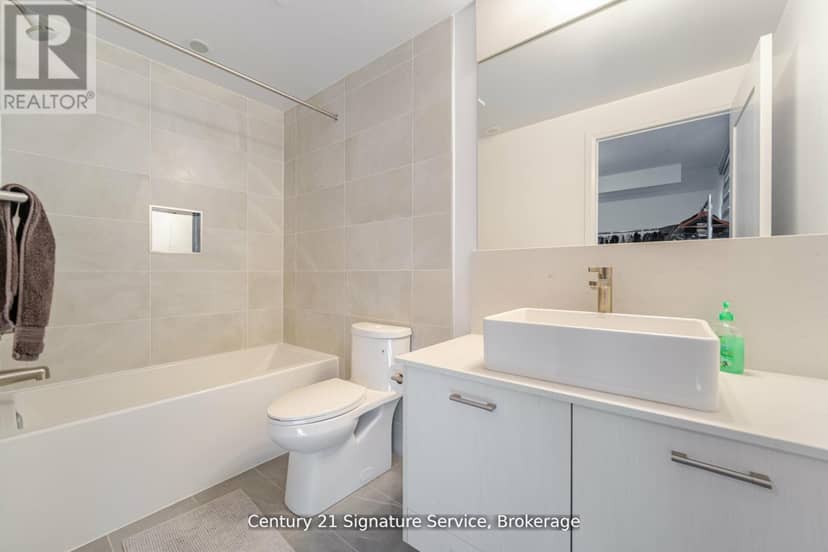 TH05 - 101 Erskine Avenue — photo 19 of 38