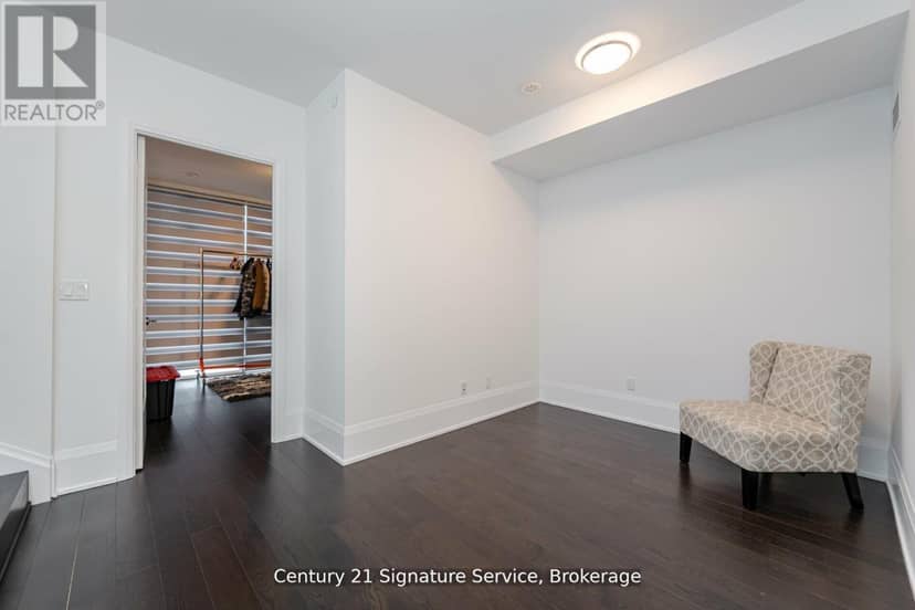 TH05 - 101 Erskine Avenue — photo 22 of 38