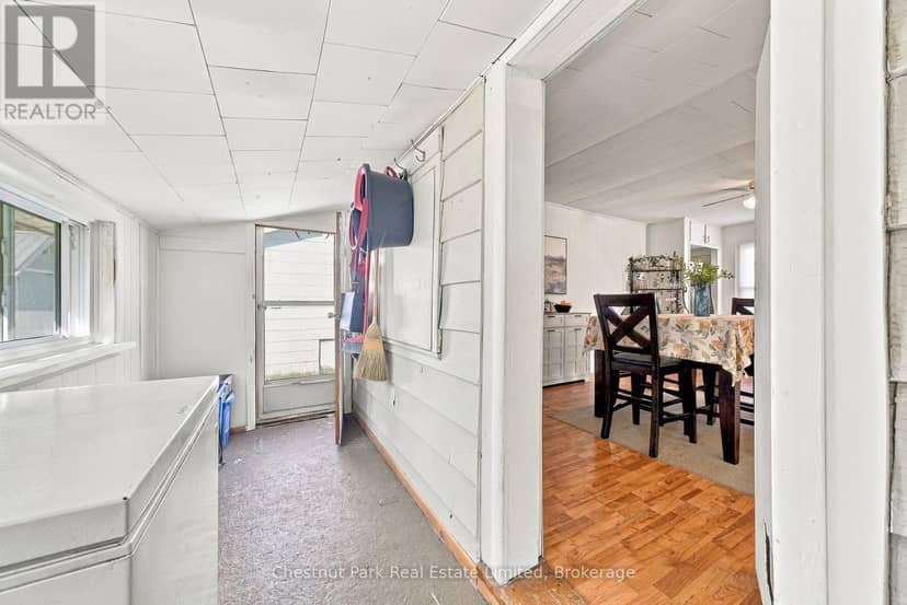 28 Spring Street — photo 11 of 28
