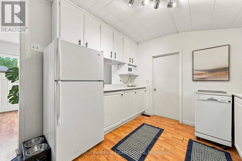 28 Spring Street, Prince Edward County, photo 8