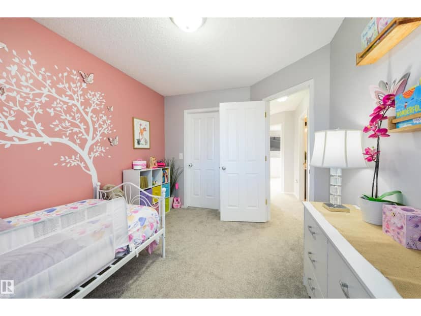 31 Ventura St — photo 16 of 40