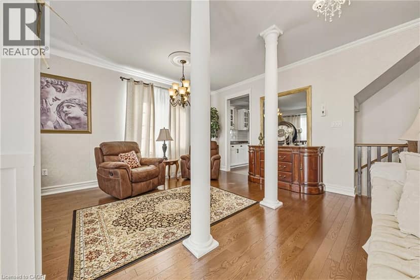 37 LAMBERT Crescent, Brantford, photo 5