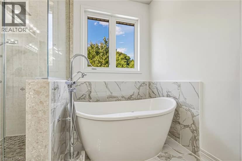 37 LAMBERT Crescent — photo 25 of 40