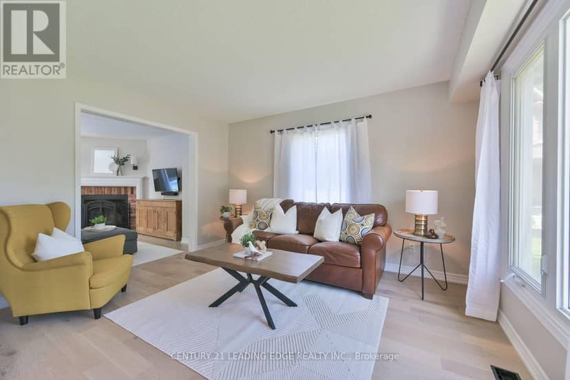 30 McGuire Crescent — photo 10 of 40