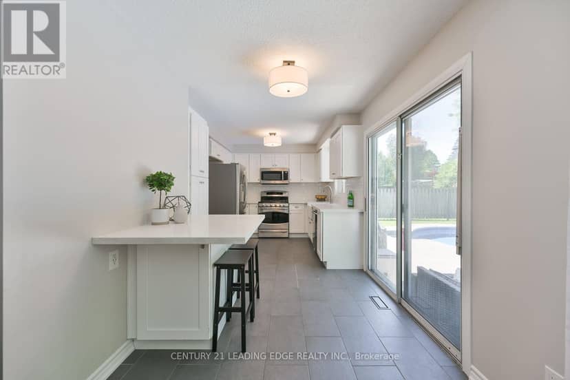 30 McGuire Crescent — photo 16 of 40