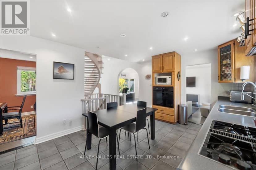 72 Walmer Road — photo 14 of 40